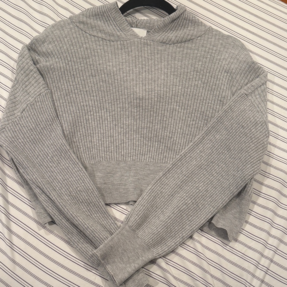 Pink Rose Light Gray Knit Top (Size: Medium)